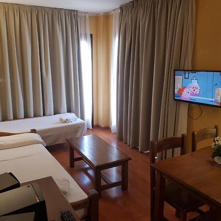 Apartamentos Parot Quality Санта-Эулалия-дель-Рио Экстерьер фото