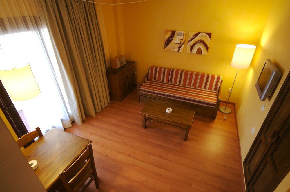 Apartamentos Parot Quality Санта-Эулалия-дель-Рио Экстерьер фото