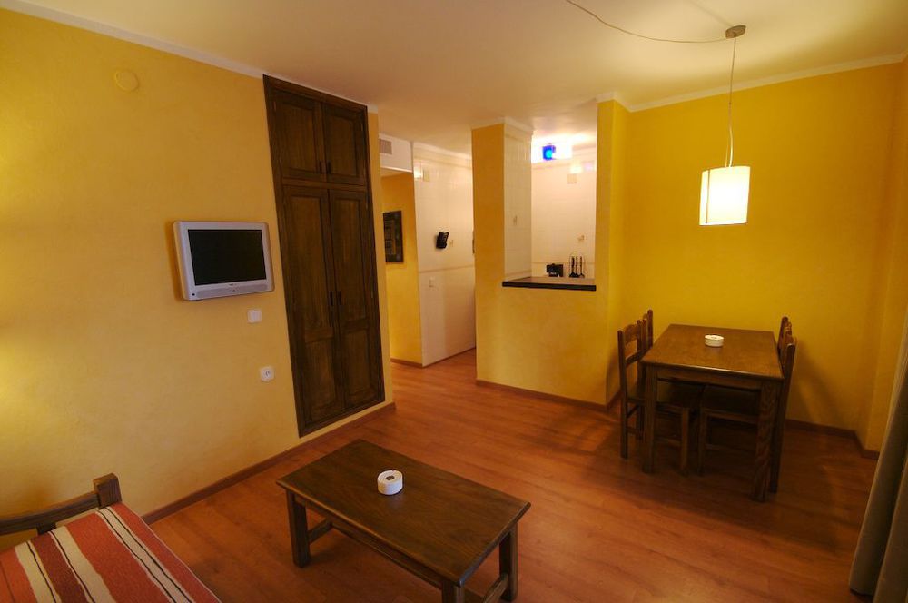 Apartamentos Parot Quality Санта-Эулалия-дель-Рио Экстерьер фото