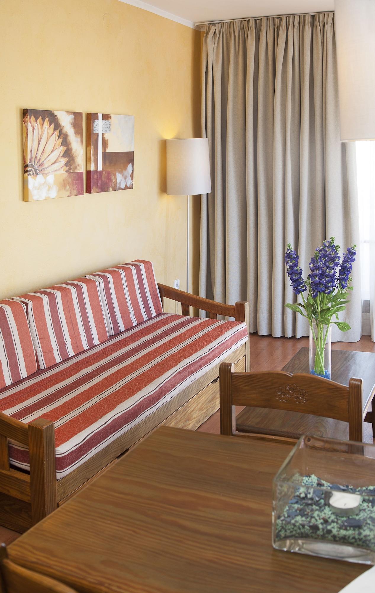 Apartamentos Parot Quality Санта-Эулалия-дель-Рио Экстерьер фото