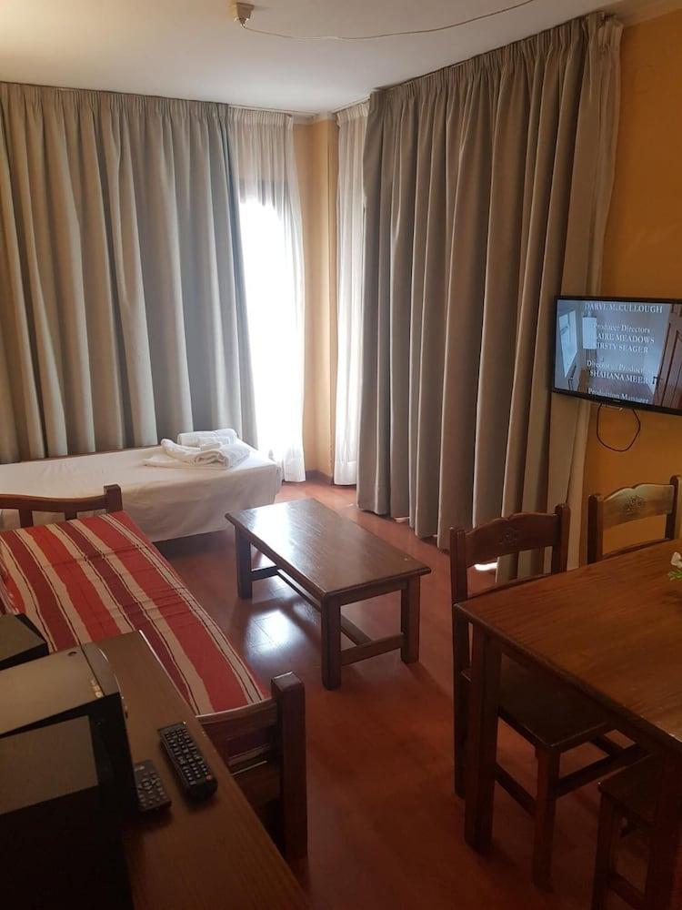 Apartamentos Parot Quality Санта-Эулалия-дель-Рио Экстерьер фото