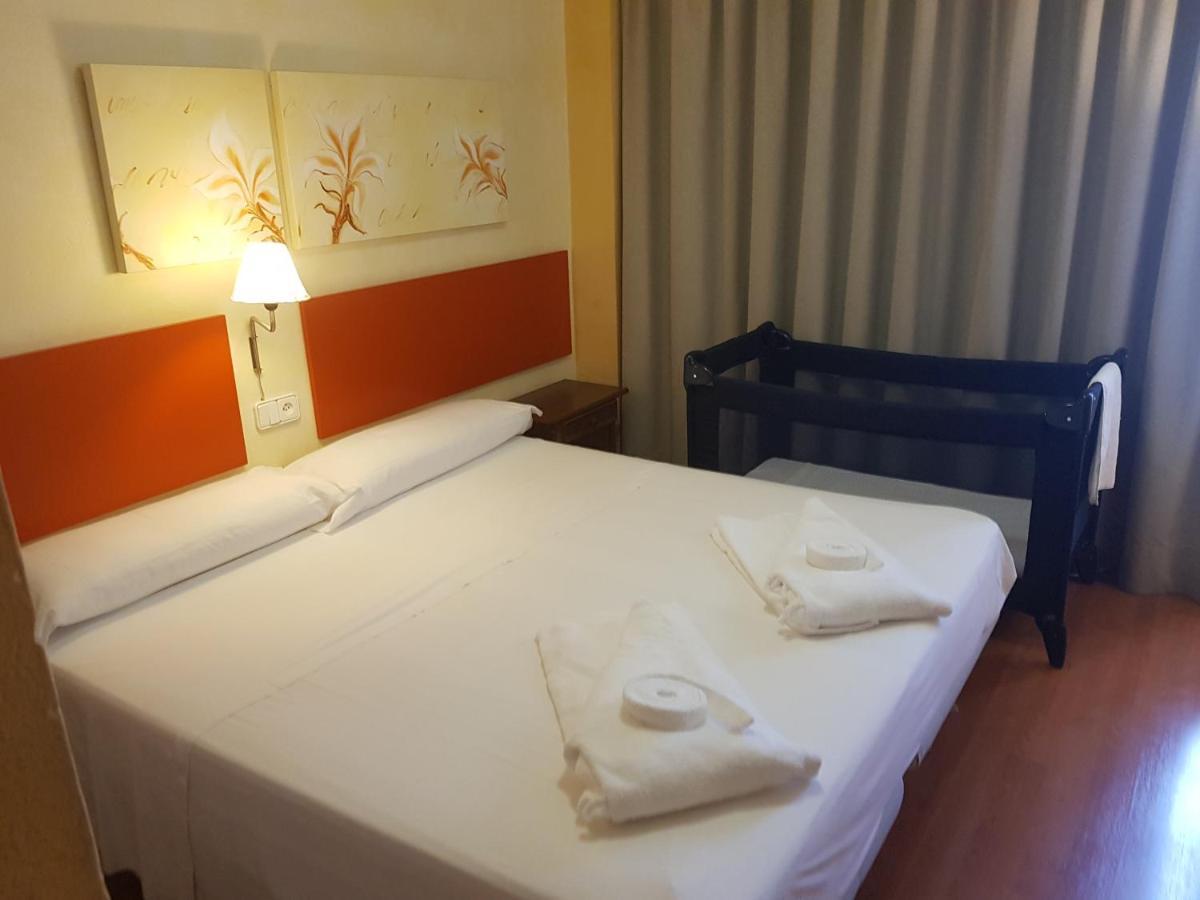 Apartamentos Parot Quality Санта-Эулалия-дель-Рио Экстерьер фото